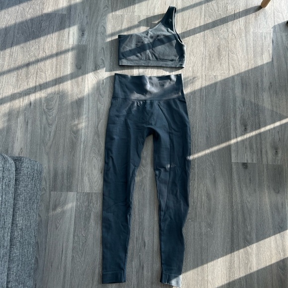 Workout Set - Picture 2 of 3